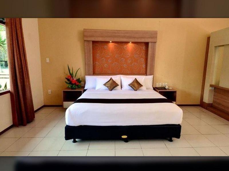 Front One Resort Magelang Buitenkant foto