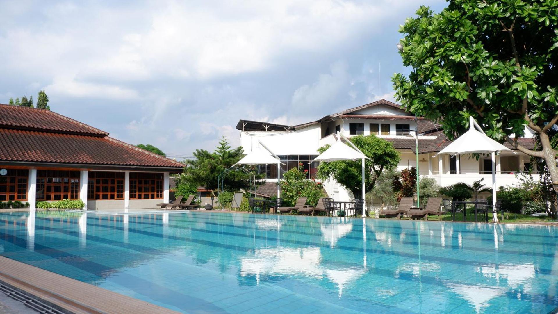 Front One Resort Magelang Buitenkant foto