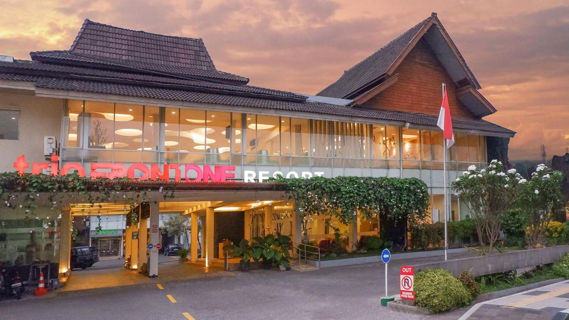 Front One Resort Magelang Buitenkant foto