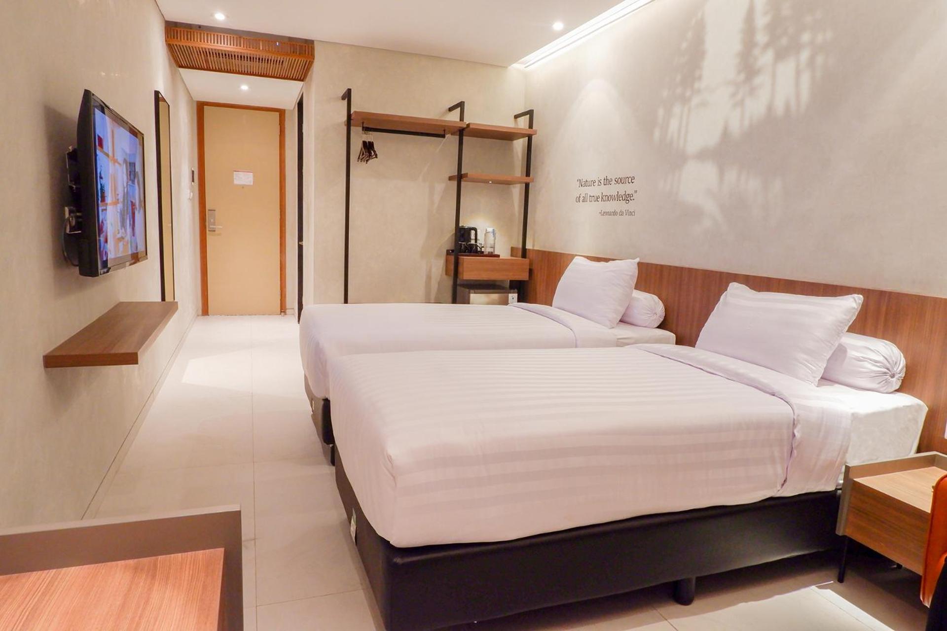 Front One Resort Magelang Buitenkant foto