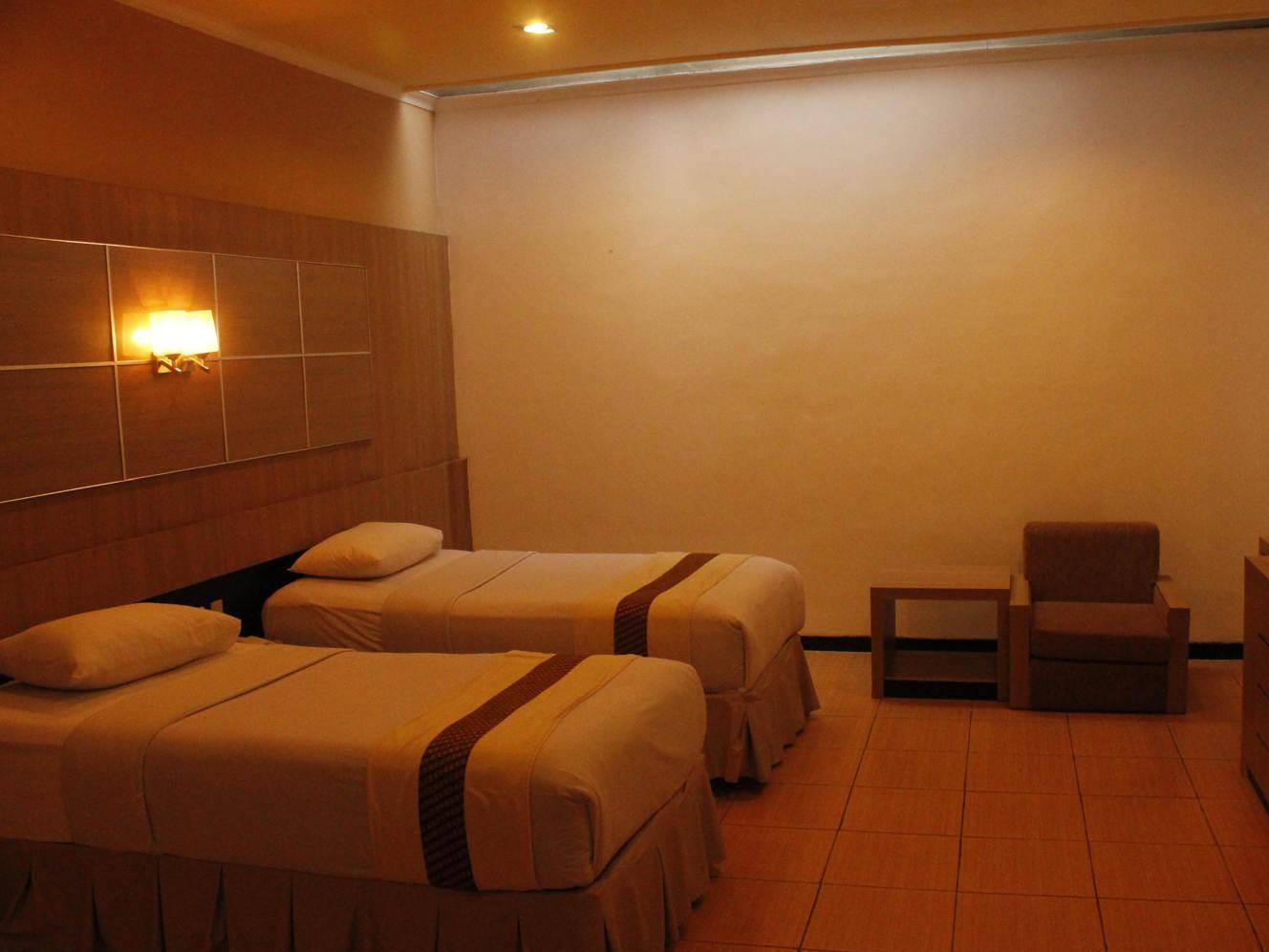 Front One Resort Magelang Buitenkant foto